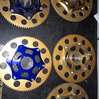 tuta scarpe e corone