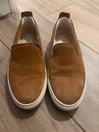 Slip-on manebí