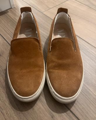 Slip-on manebí