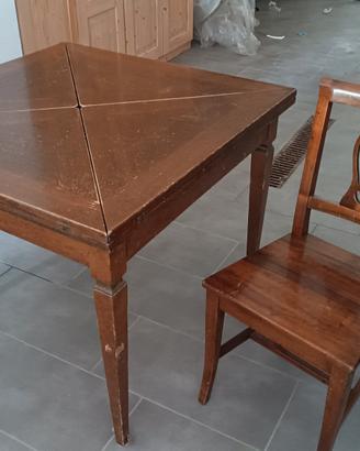 Tavolo quadrato in legno massello con 6 sedie