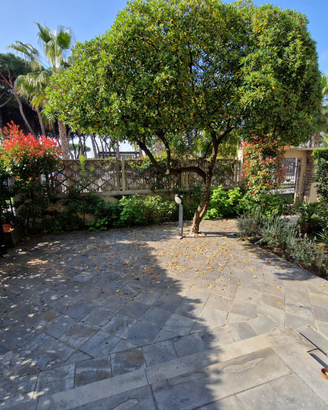 Marina di Carrara Fronte mare semi indipendente