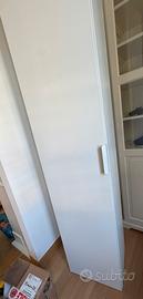 Mobile bianco ikea con ripiani