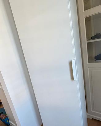 Mobile bianco ikea con ripiani