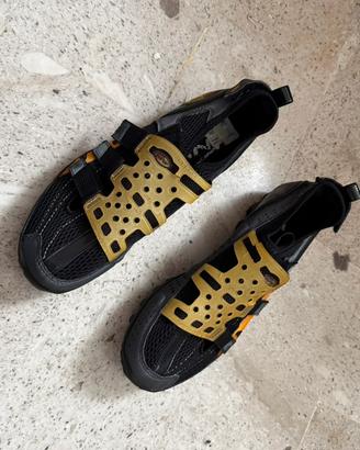 Scarpa ciclismo con attacchino n. 37