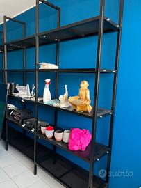 Libreria in ferra fatta a mano.