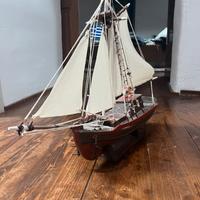 Modellino barca vela bandiera greca