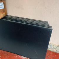 Attrezzi e tappeti per box pesi