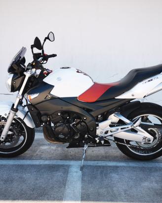 Suzuku GSR 600 anno 2007