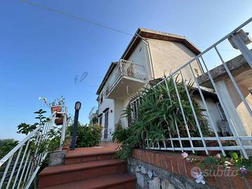 Villa di 135 m² con 3 locali e box auto a Boissano