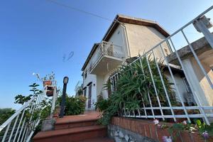 Villa di 135 m² con 3 locali e box auto a Boissano