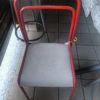 4 sedie con seduta in pelle e struttura rossa