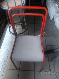 4 sedie con seduta in pelle e struttura rossa