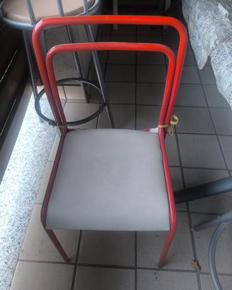 4 sedie con seduta in pelle e struttura rossa