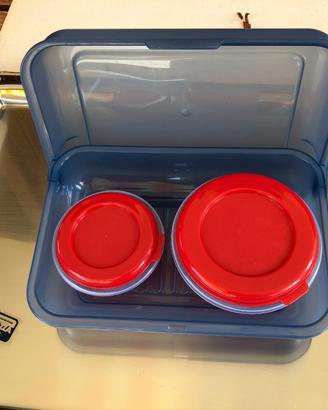 3 contenitori di plastica