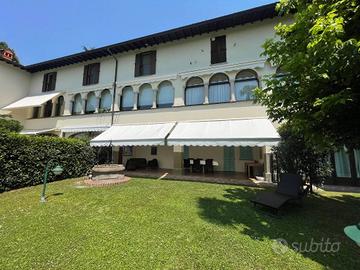Villa di 460 m² con più di 5 locali e box auto dop