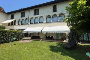 Villa di 460 m² con più di 5 locali e box auto dop