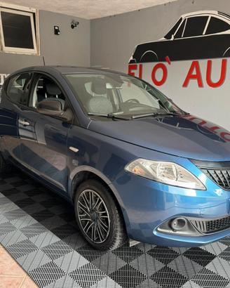Lancia Ypsilon 1.0 70cv Hybrid Silver