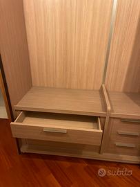 ARMADIO CON PORTE IN VETRO