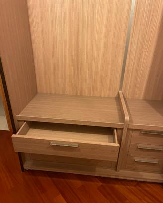 ARMADIO CON PORTE IN VETRO