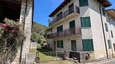 Casa indipendente con terreno, magazzino e garage