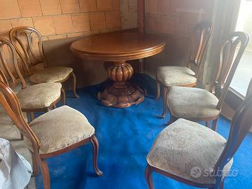 Tavolo più sedie