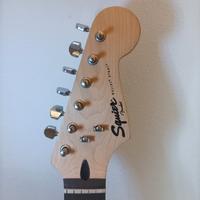 Squier Stratocaster + 2 supporti pieghevoli 