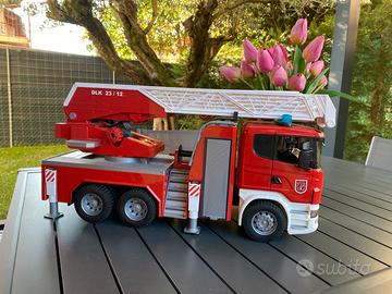 Camion pompieri Bruder