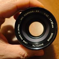Minolta MC Rokkor 50mm f/1.7 con adapter RF