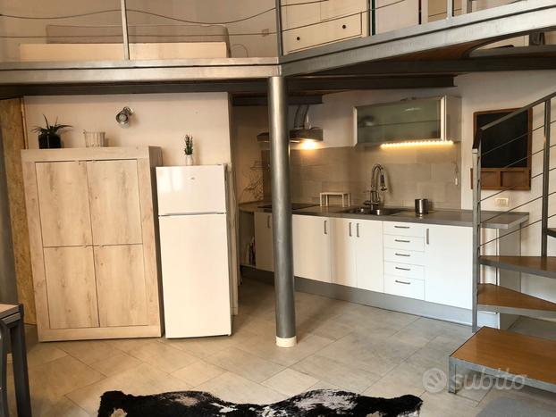 Loft su 2 livelli in zona Isola a 1000 euro