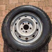 2 ruote (cerchio + gomma invernale) 215/75 R16 C