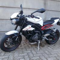 Triumph Street Triple 765 R del 2018 passaggio inc