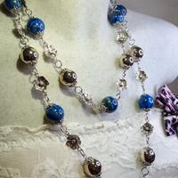 lunga collana con grandi lapislazzuli 