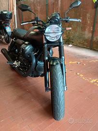 Moto Guzzi V7 - 2022