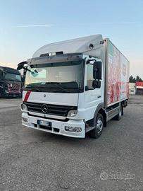Mercedes-Benz atego 822 frigo con ganciere