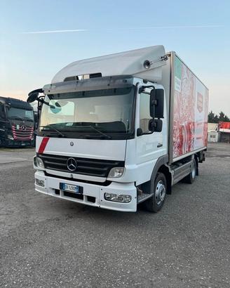 Mercedes-Benz atego 822 frigo con ganciere