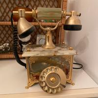 Telefono antico in marmo