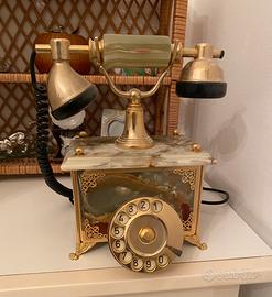 Telefono antico in marmo
