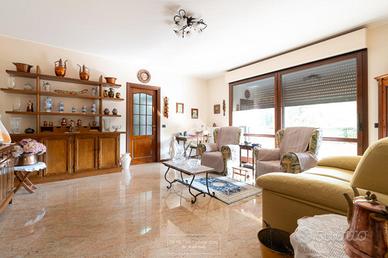 3 LOCALI A VIGNOLA