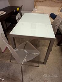 Tavolo rettangolare allungabile con 4 sedie 