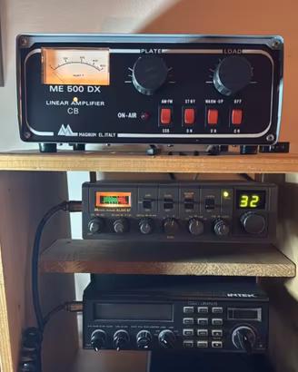 Stazione cb e amplificatore