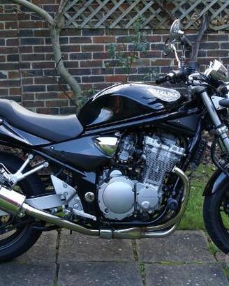 Ricambi usati per suzuki bandit 600 anno 2000 nero