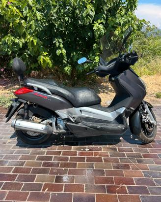Yamaha X-Max 250
