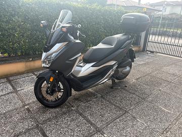 Honda Forza 300