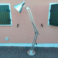 Lampada industriale da terra funzionante 