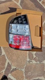 Faro post. sx Toyota Prius II serie 2004-2005