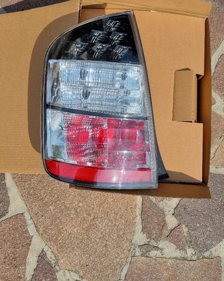 Faro post. sx Toyota Prius II serie 2004-2005