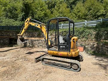 Miniescavatore Caterpillar