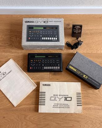 Yamaha QY10 (Japan, 1990) con spedizione inclusa!