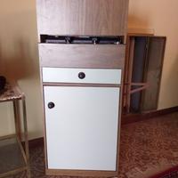 Mobiletto con lavello e piano cottura