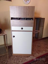 Mobiletto con lavello e piano cottura